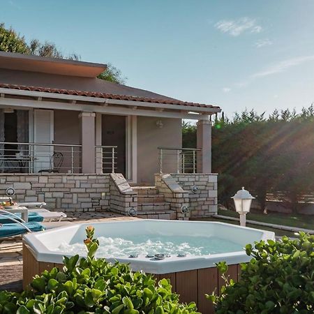 Neptune Sea House - Beachfront Agios Spyridon  외부 사진