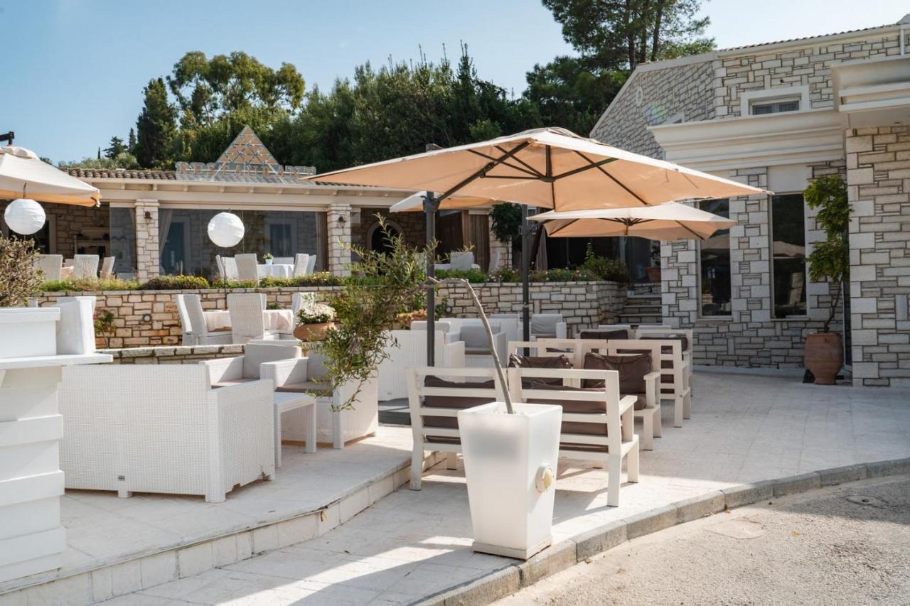 Neptune Sea House - Beachfront Agios Spyridon  외부 사진