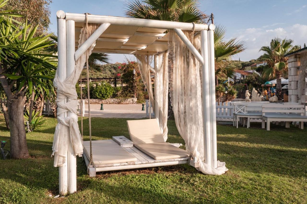 Neptune Sea House - Beachfront Agios Spyridon  외부 사진