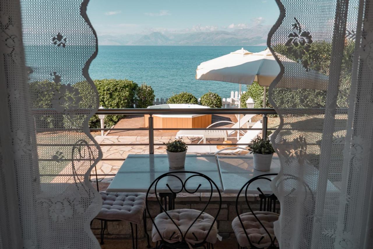 Neptune Sea House - Beachfront Agios Spyridon  외부 사진